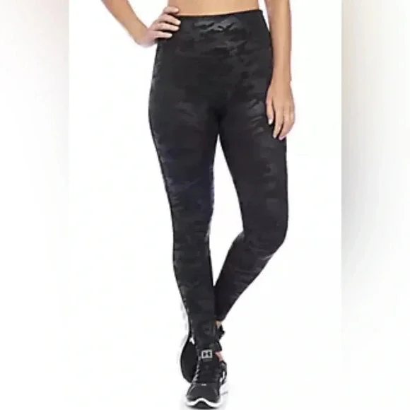 Spanx Faux Leather Camo Leggings Sporty Gorp Rock Streetwear Shaping NWT Small - Picture 3 of 10